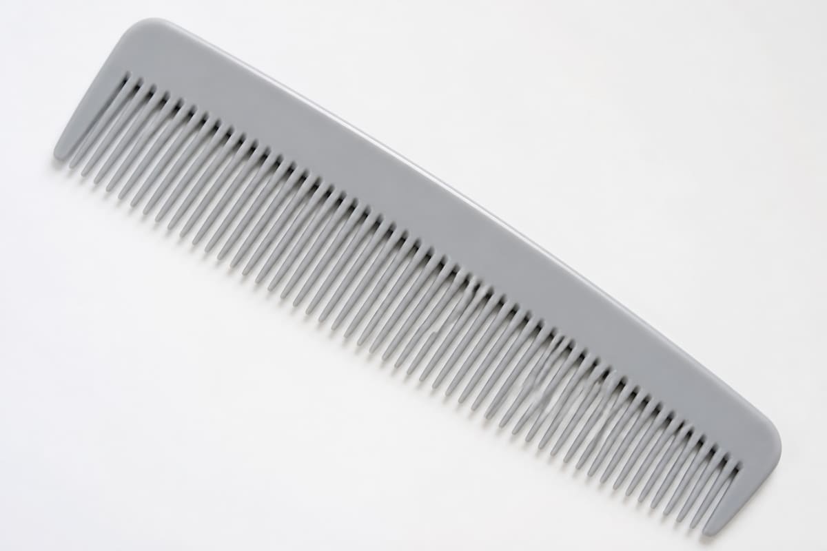 Plastic hair comb